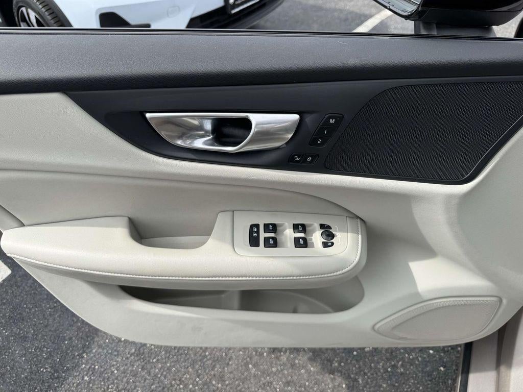2024 Volvo S60 B5 Plus Dark Theme