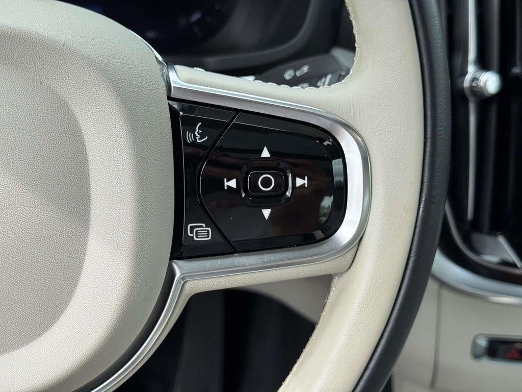 2024 Volvo S60 B5 Plus Dark Theme