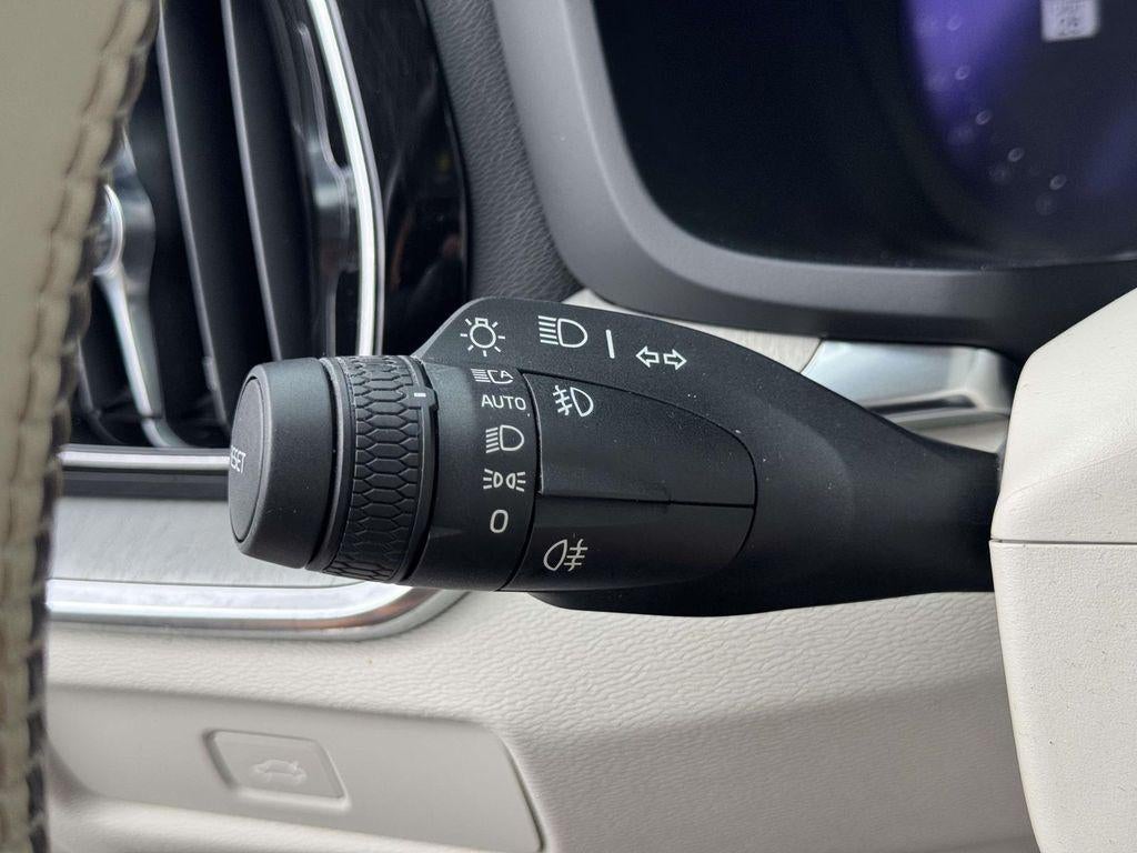 2024 Volvo S60 B5 Plus Dark Theme