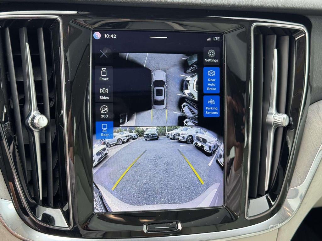 2024 Volvo S60 B5 Plus Dark Theme