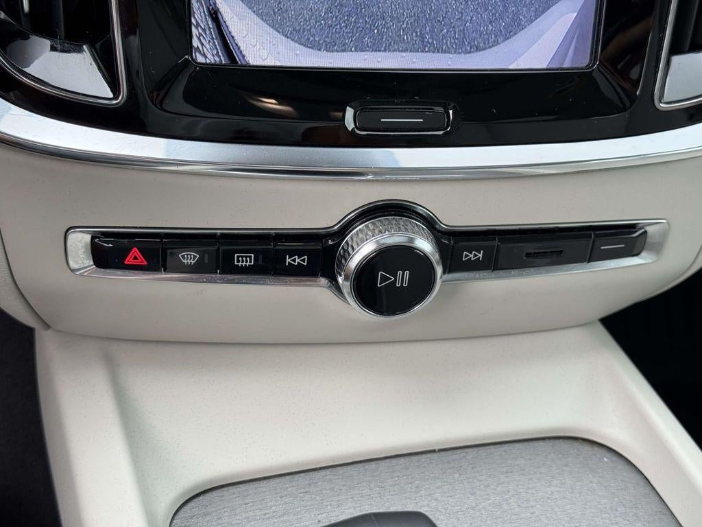 2024 Volvo S60 B5 Plus Dark Theme