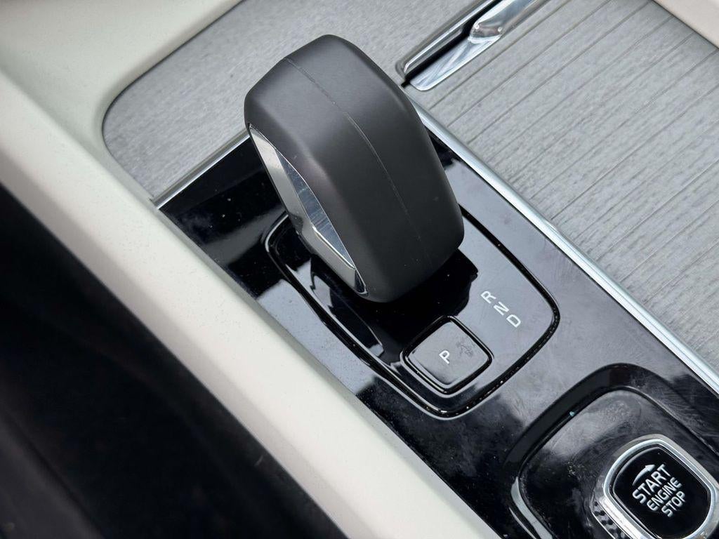 2024 Volvo S60 B5 Plus Dark Theme