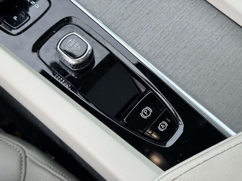 2024 Volvo S60 B5 Plus Dark Theme