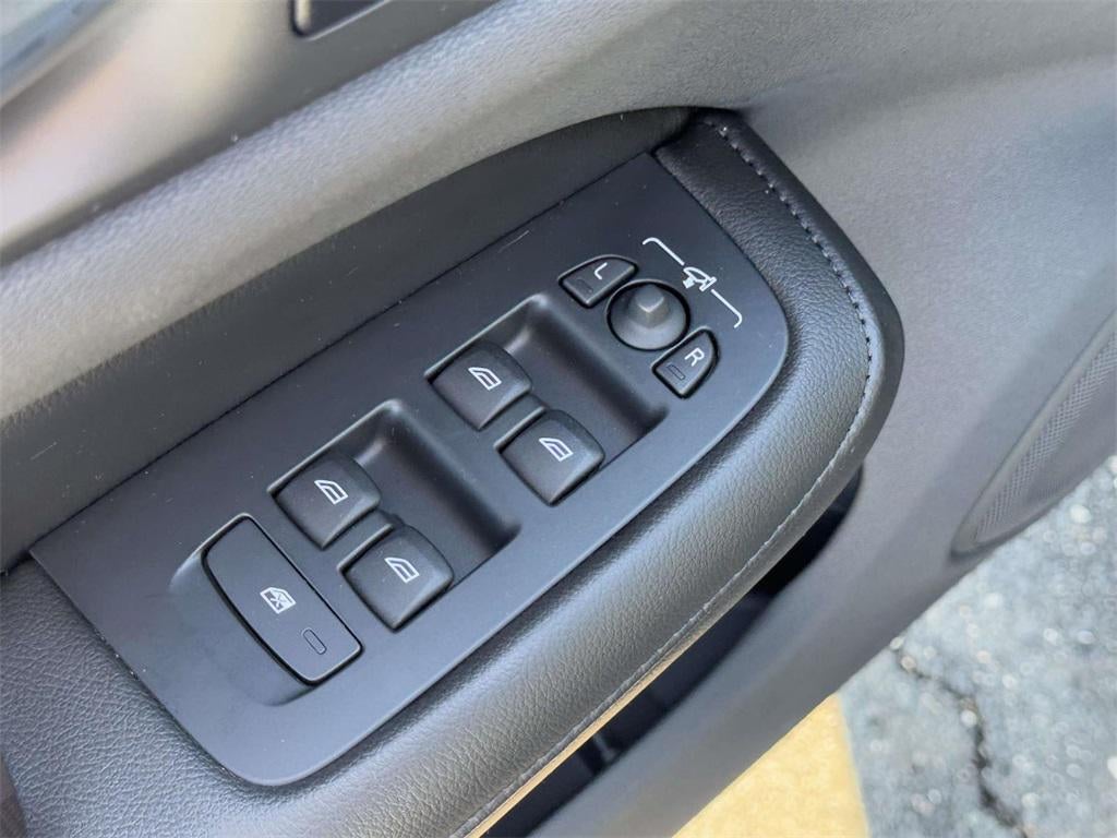 2023 Volvo S60 B5 Plus Black Edition