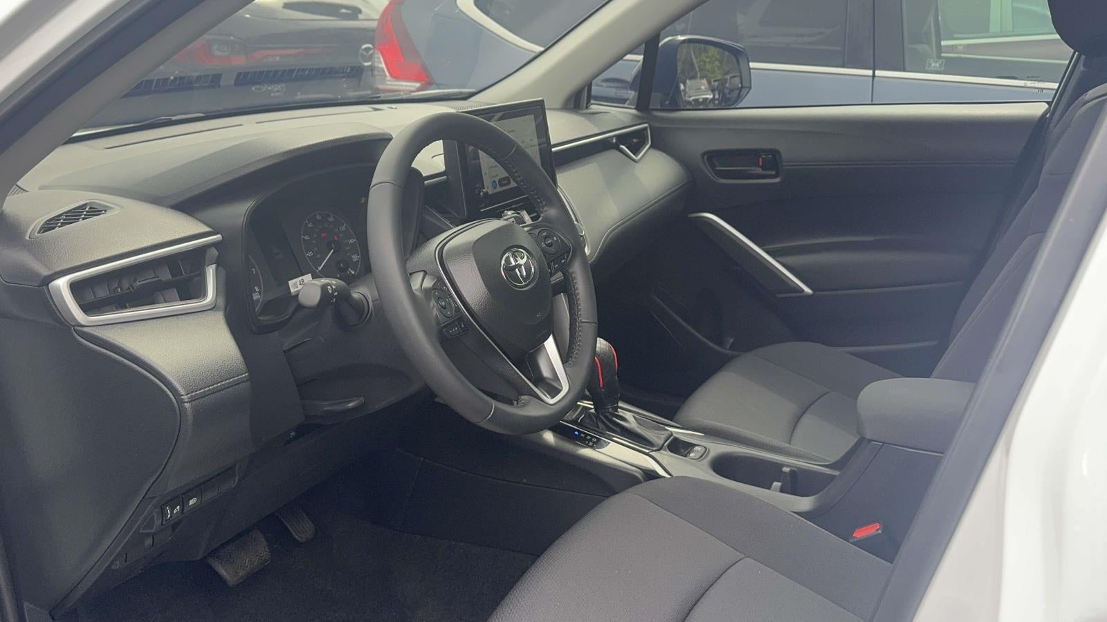 2025 Toyota Corolla Cross LE