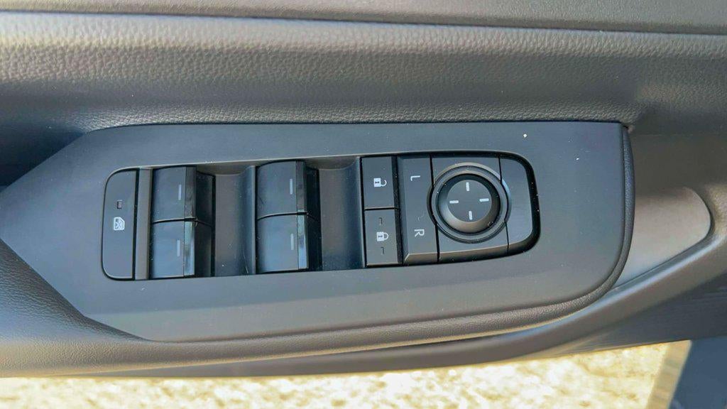 2025 Toyota Prius Plug-In Hybrid SE
