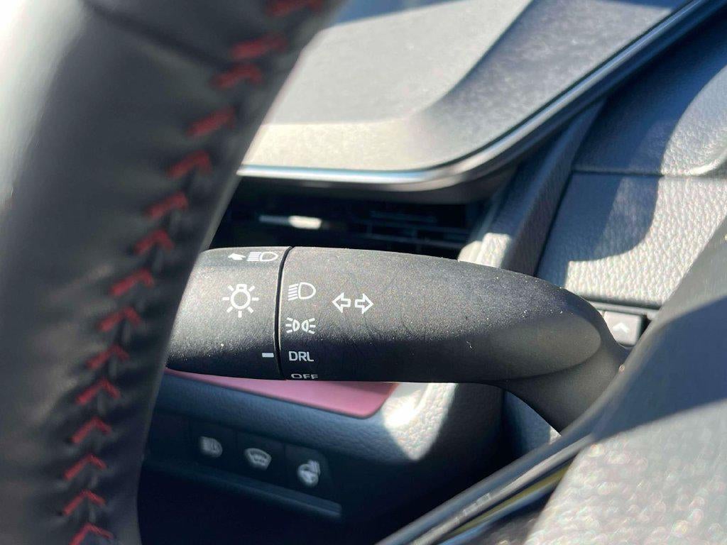 2025 Toyota Prius Plug-In Hybrid SE
