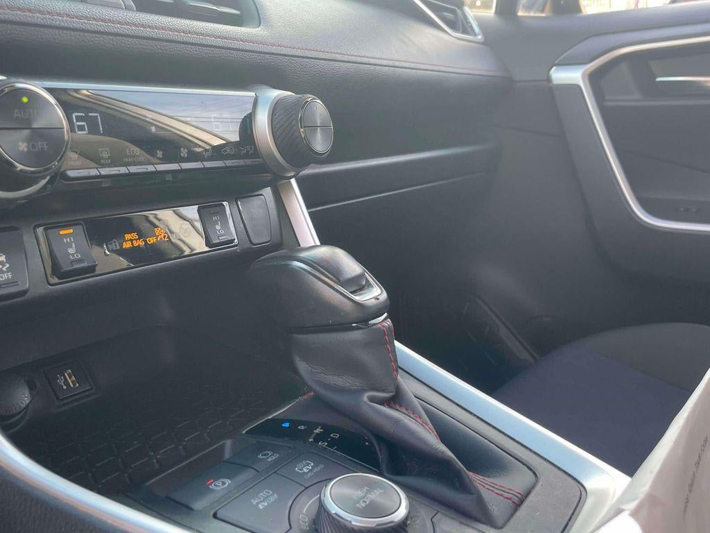 2024 Toyota RAV4 Prime SE