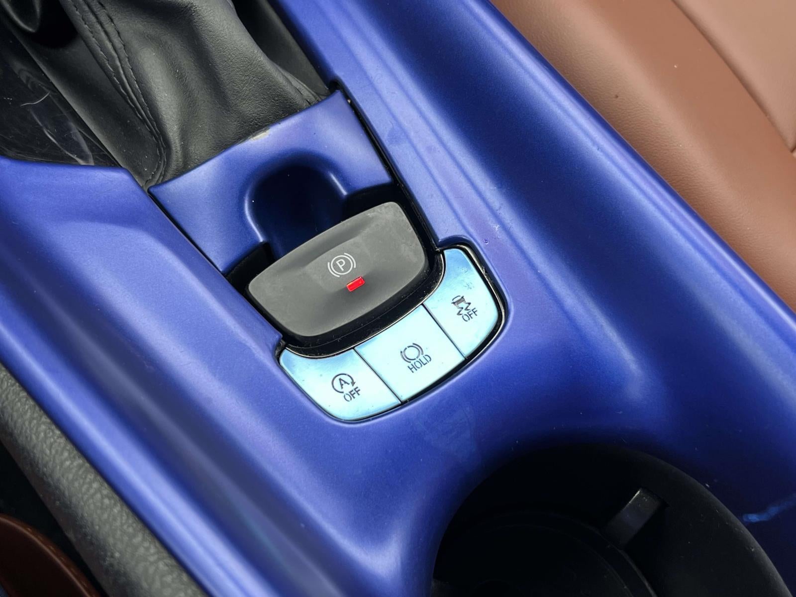 2022 Toyota C-HR XLE