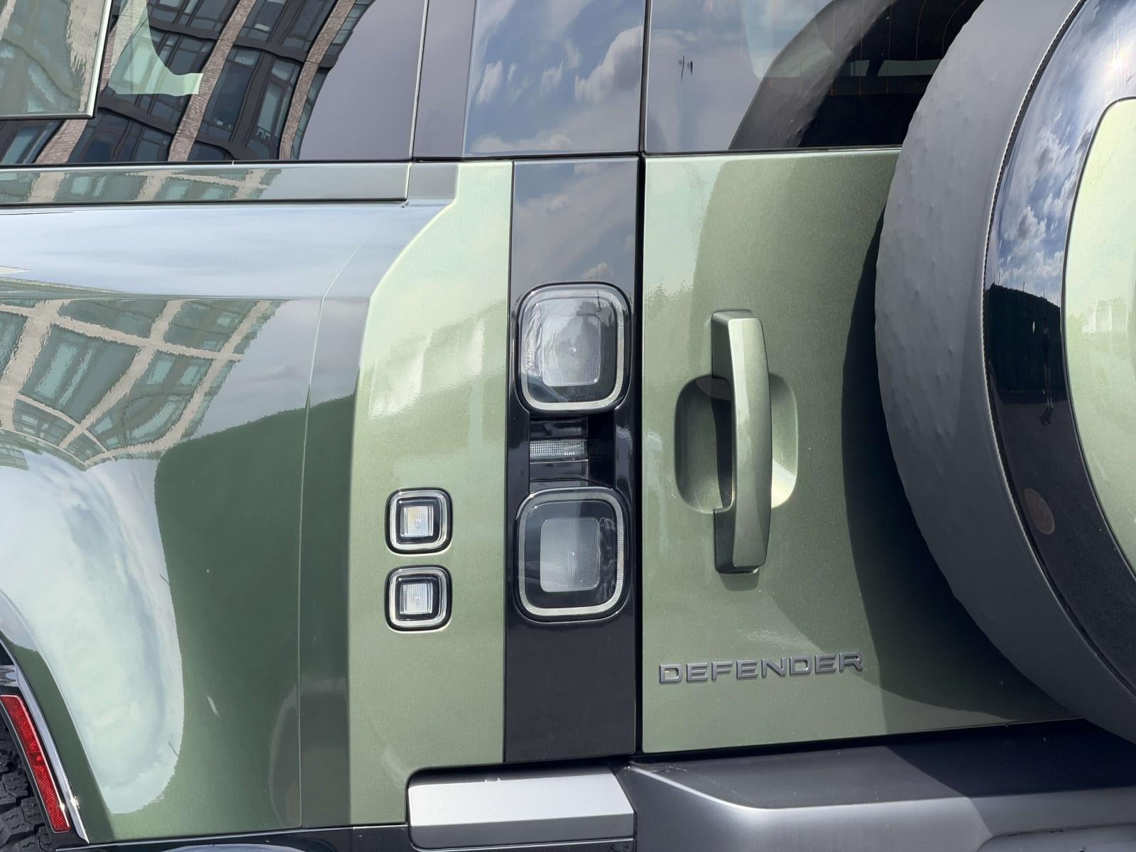 2026 Land Rover Defender P400 X-Dynamic SE