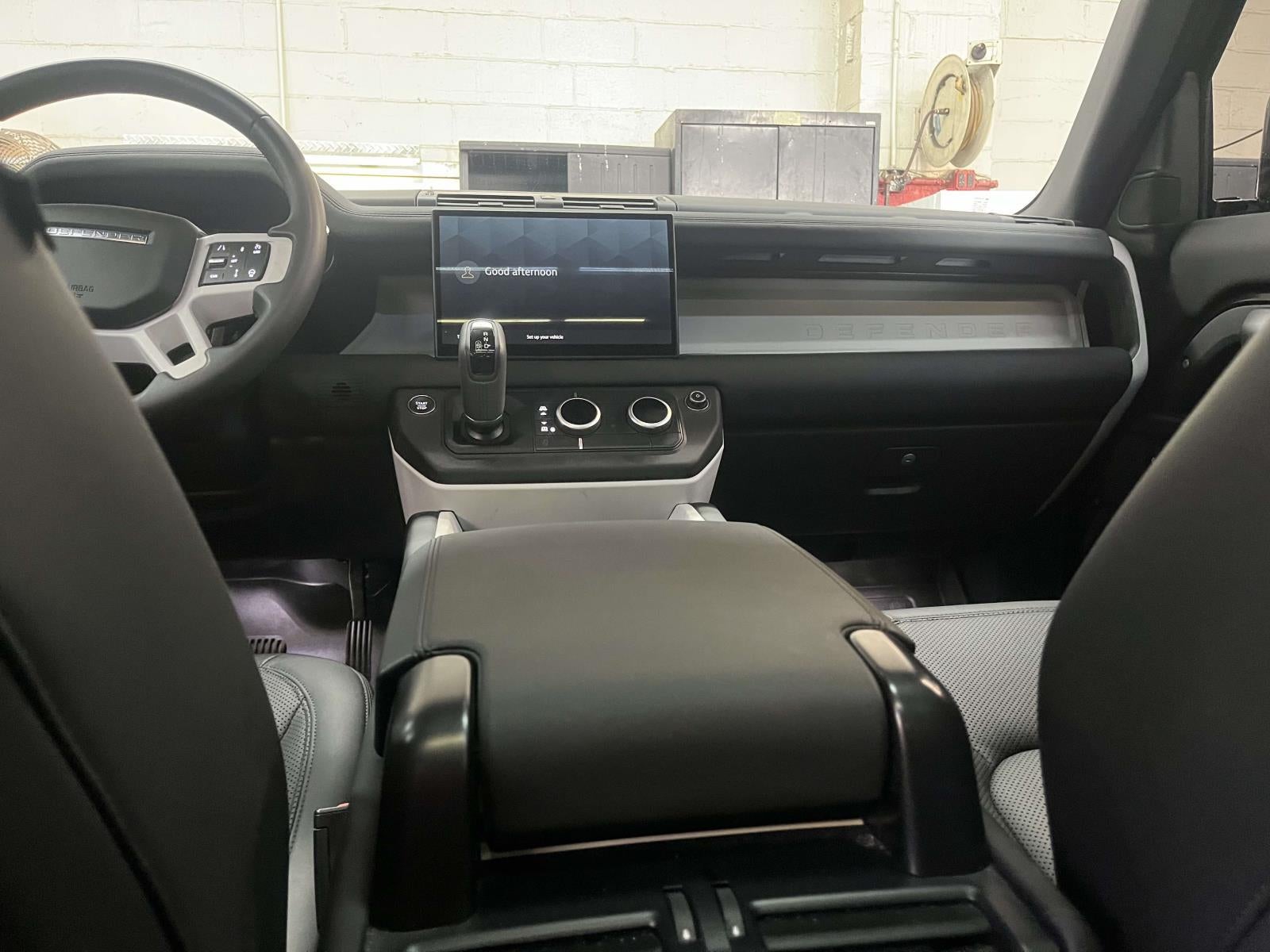 2025 Land Rover Defender 110 P400 S