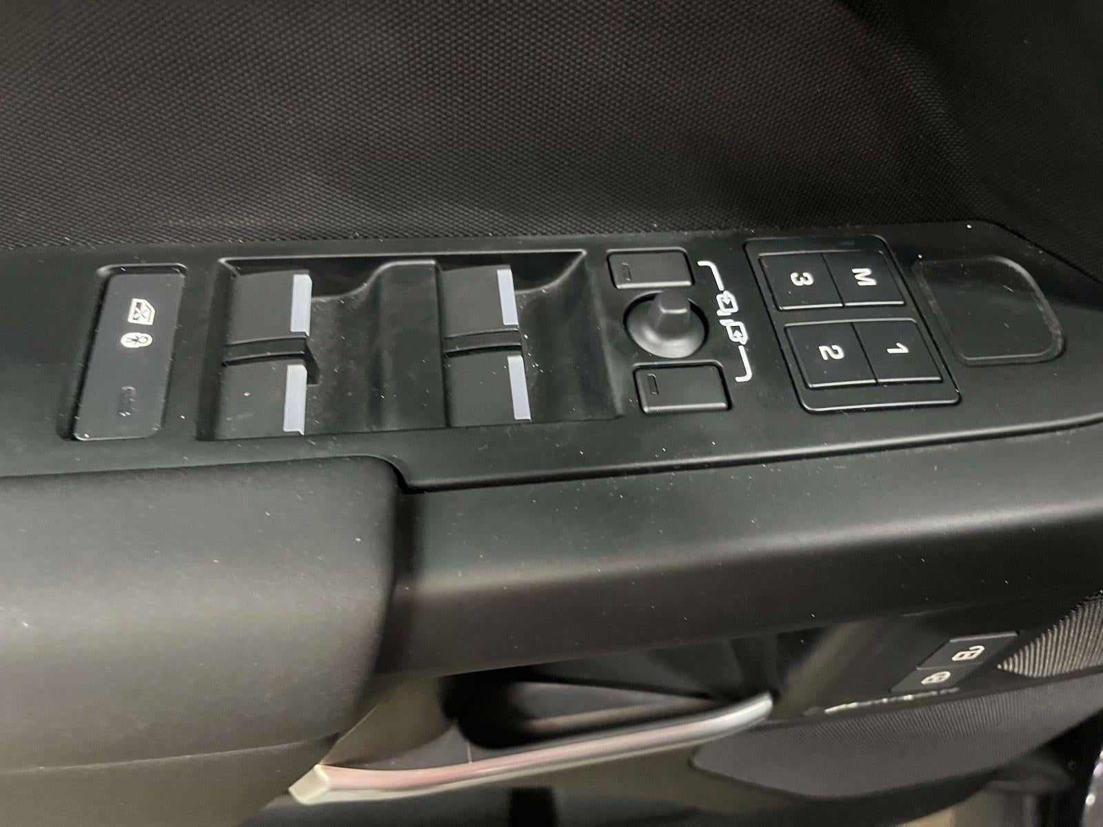 2025 Land Rover Defender 110 P400 S