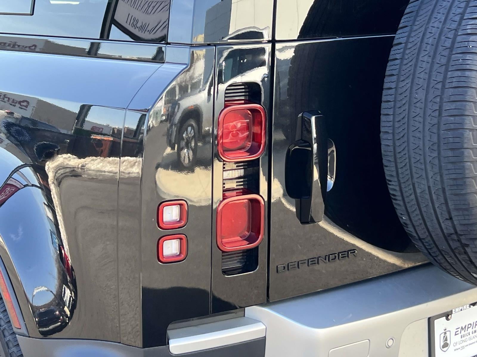 2025 Land Rover Defender 110 P300