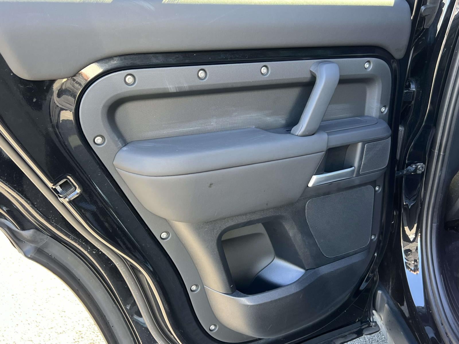 2025 Land Rover Defender 110 P300