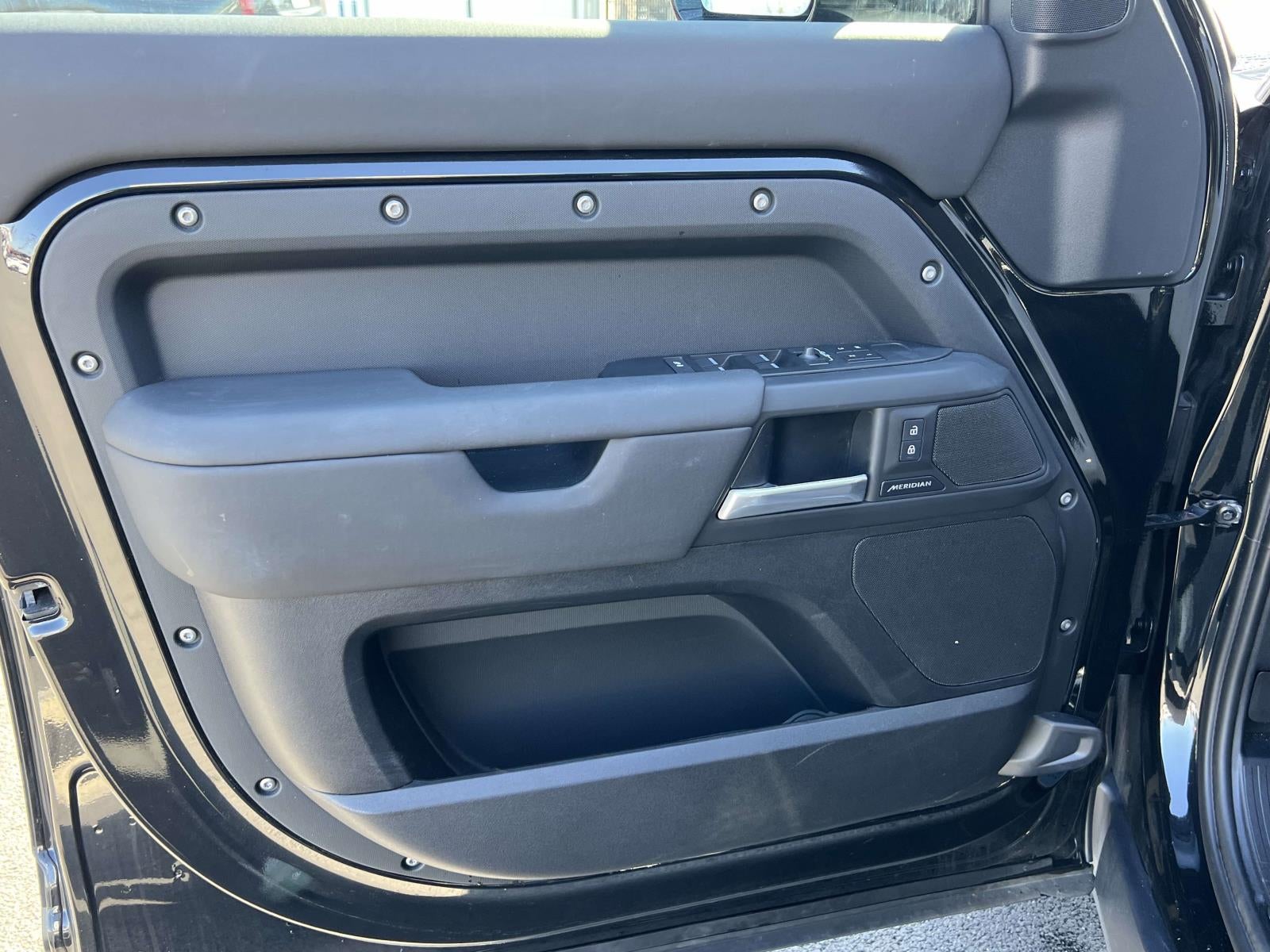 2025 Land Rover Defender 110 P300