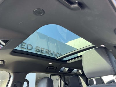 2025 Land Rover Defender 110 P300