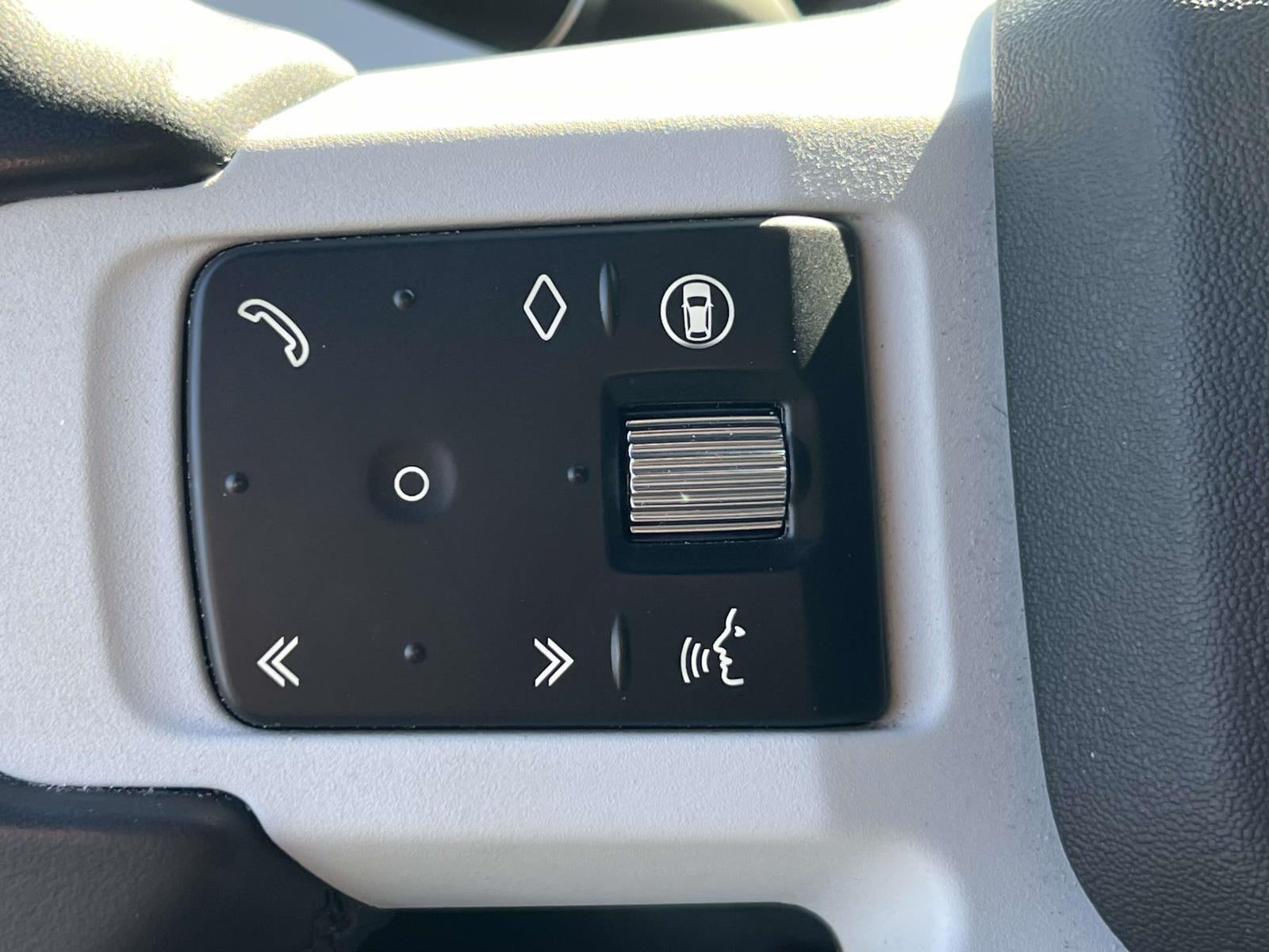 2025 Land Rover Defender 110 P300