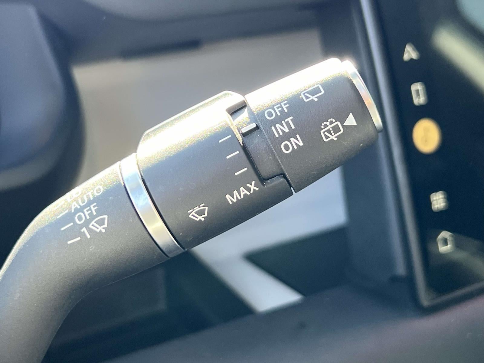 2025 Land Rover Defender 110 P300