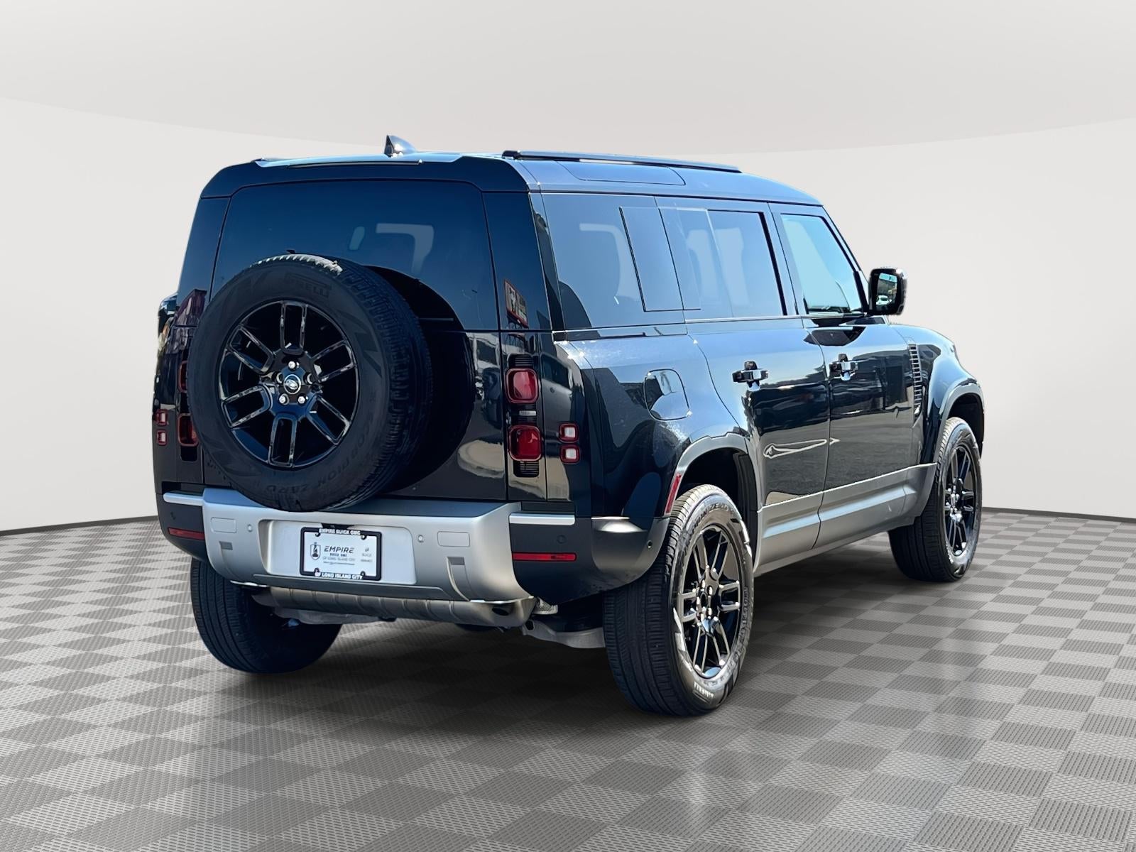 2025 Land Rover Defender 110 P300