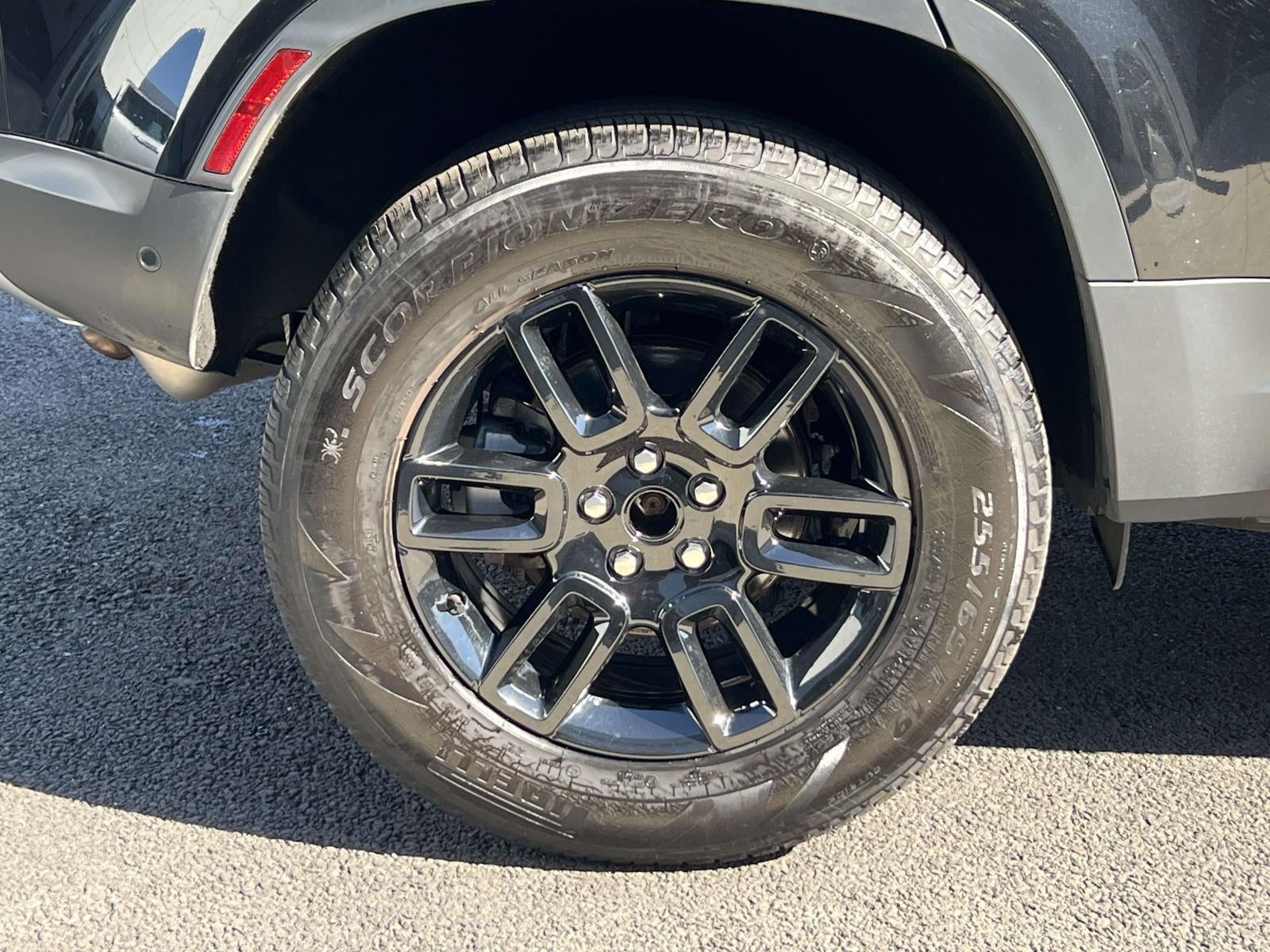 2025 Land Rover Defender 110 P300