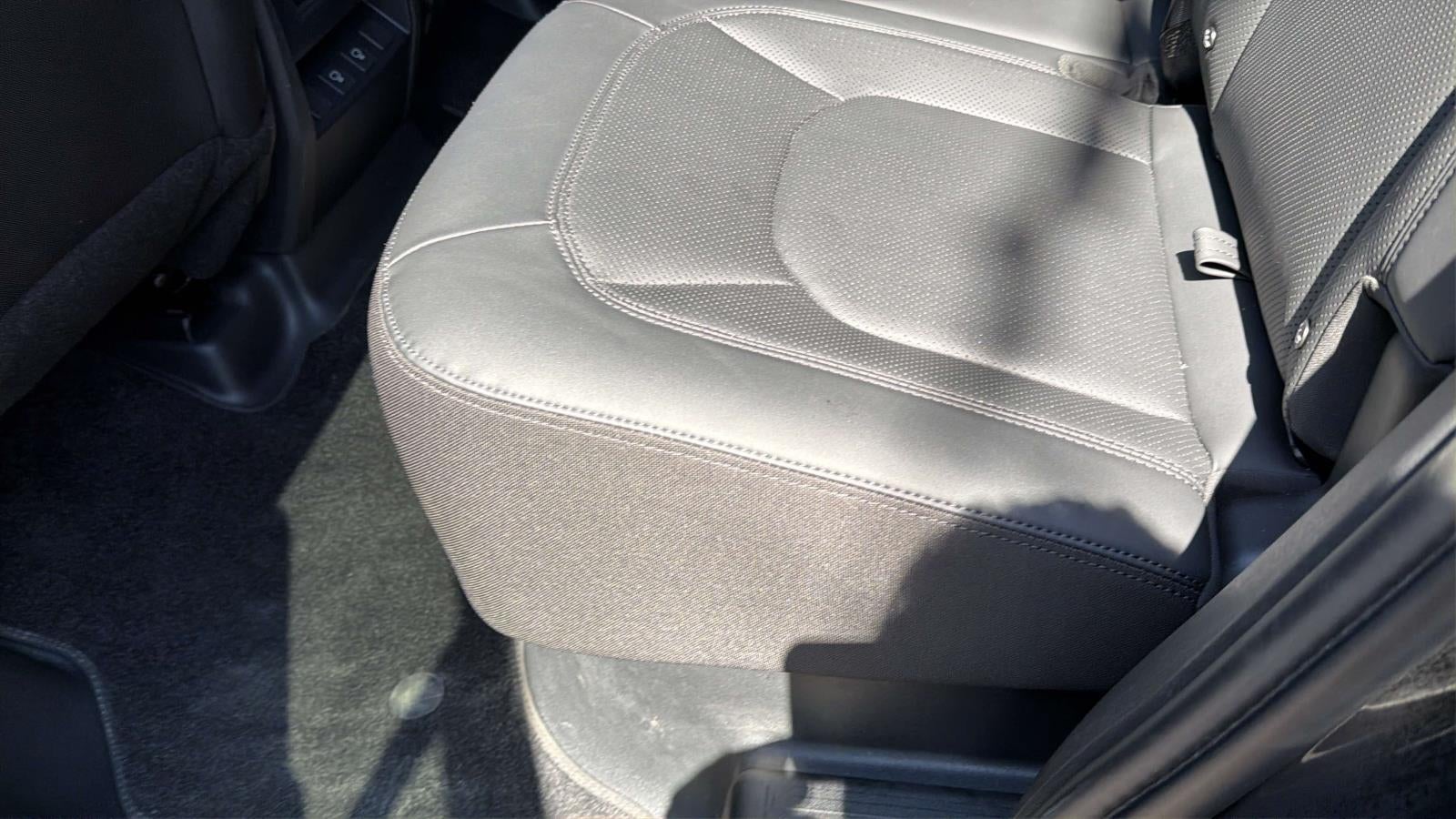 2025 Land Rover Defender 110 P300