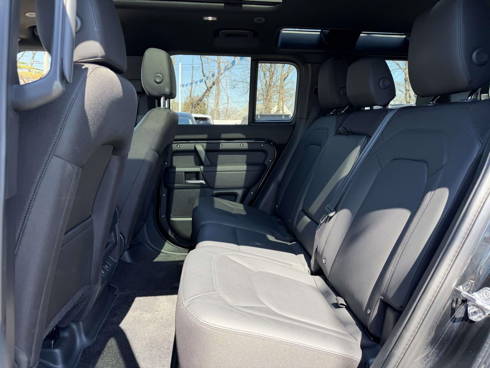 2025 Land Rover Defender 110 P300