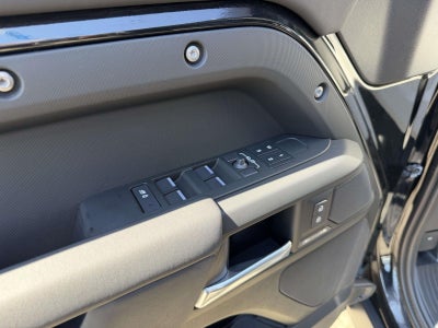 2025 Land Rover Defender 110 P300