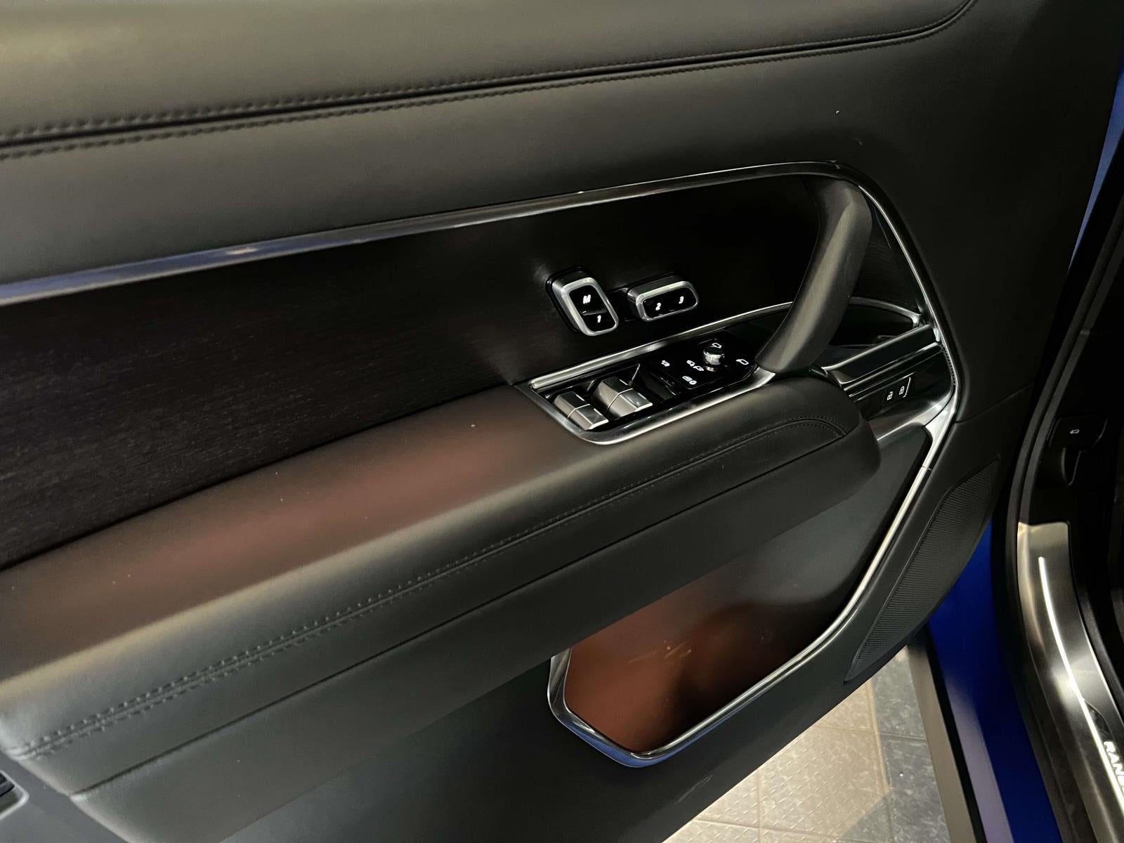 2025 Land Rover Range Rover P530 SE 7 Seat