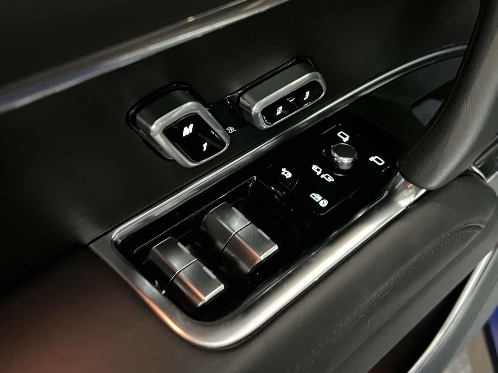 2025 Land Rover Range Rover P530 SE 7 Seat