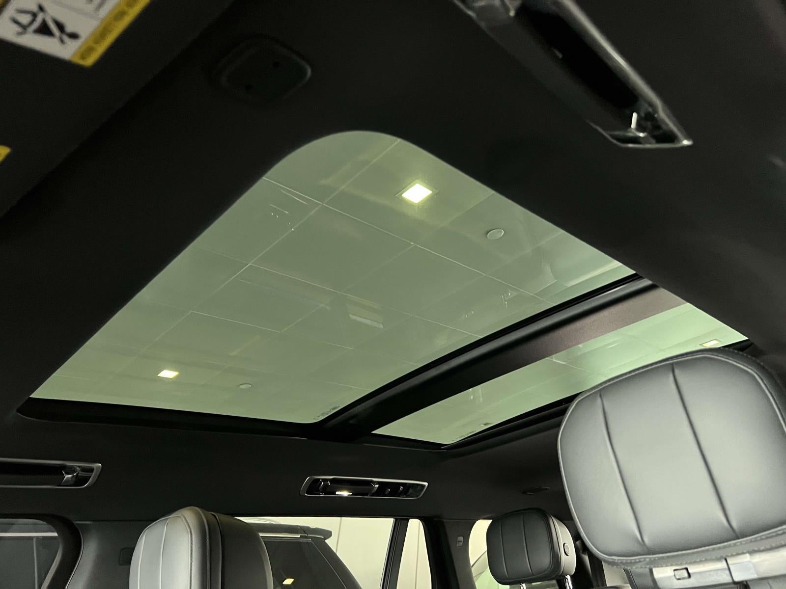 2025 Land Rover Range Rover P530 SE 7 Seat