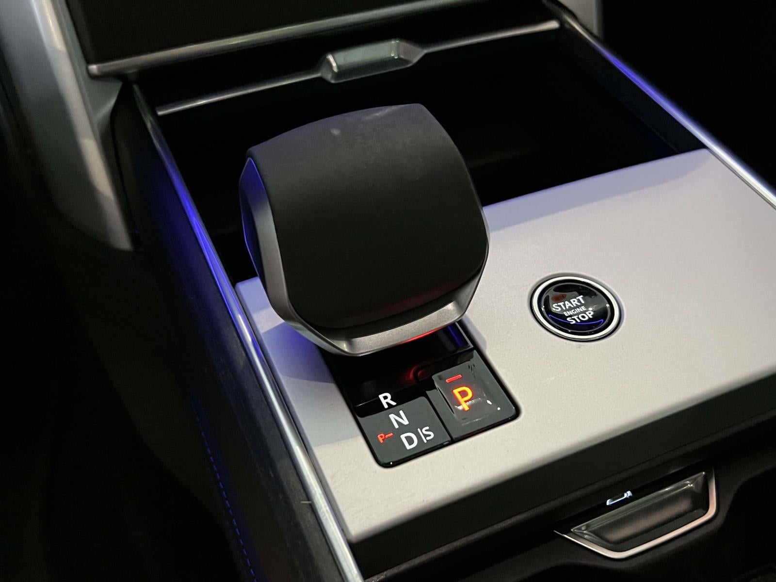 2025 Land Rover Range Rover P530 SE 7 Seat