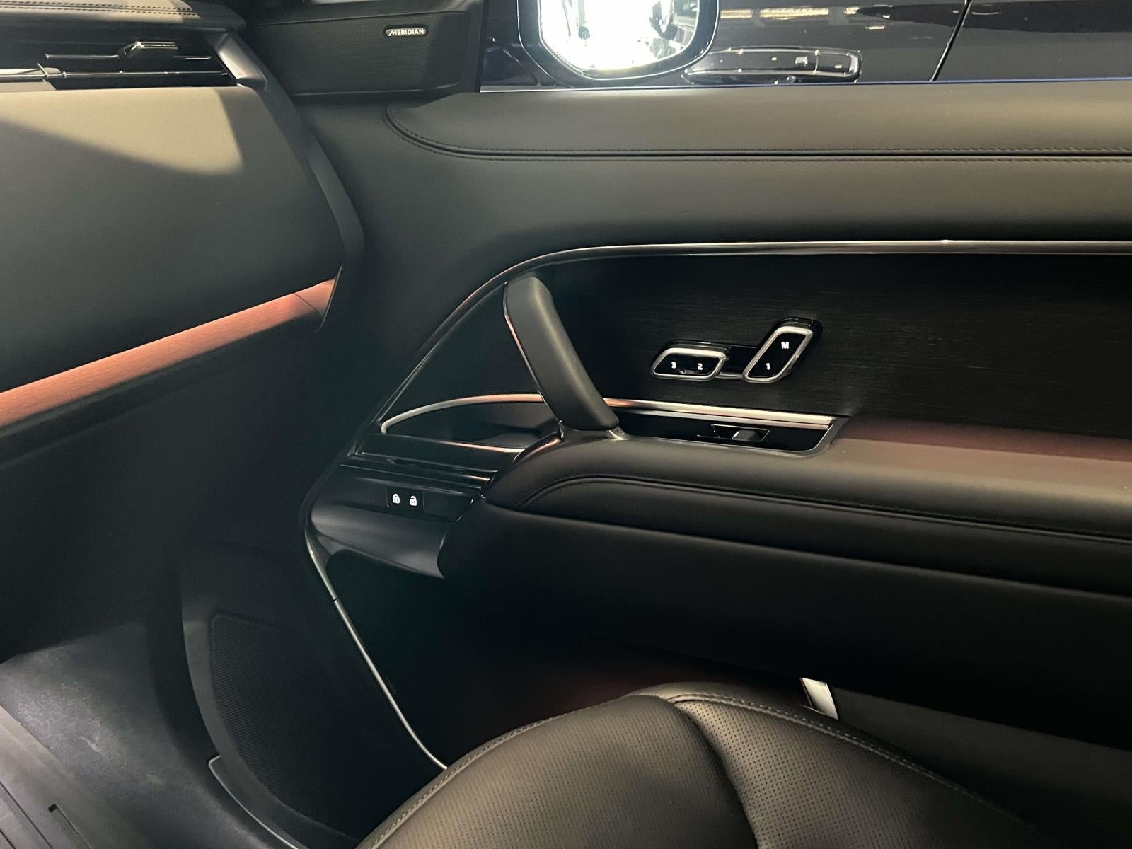 2025 Land Rover Range Rover P530 SE 7 Seat