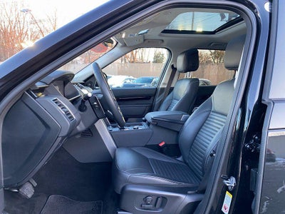 2024 Land Rover Discovery P300 S