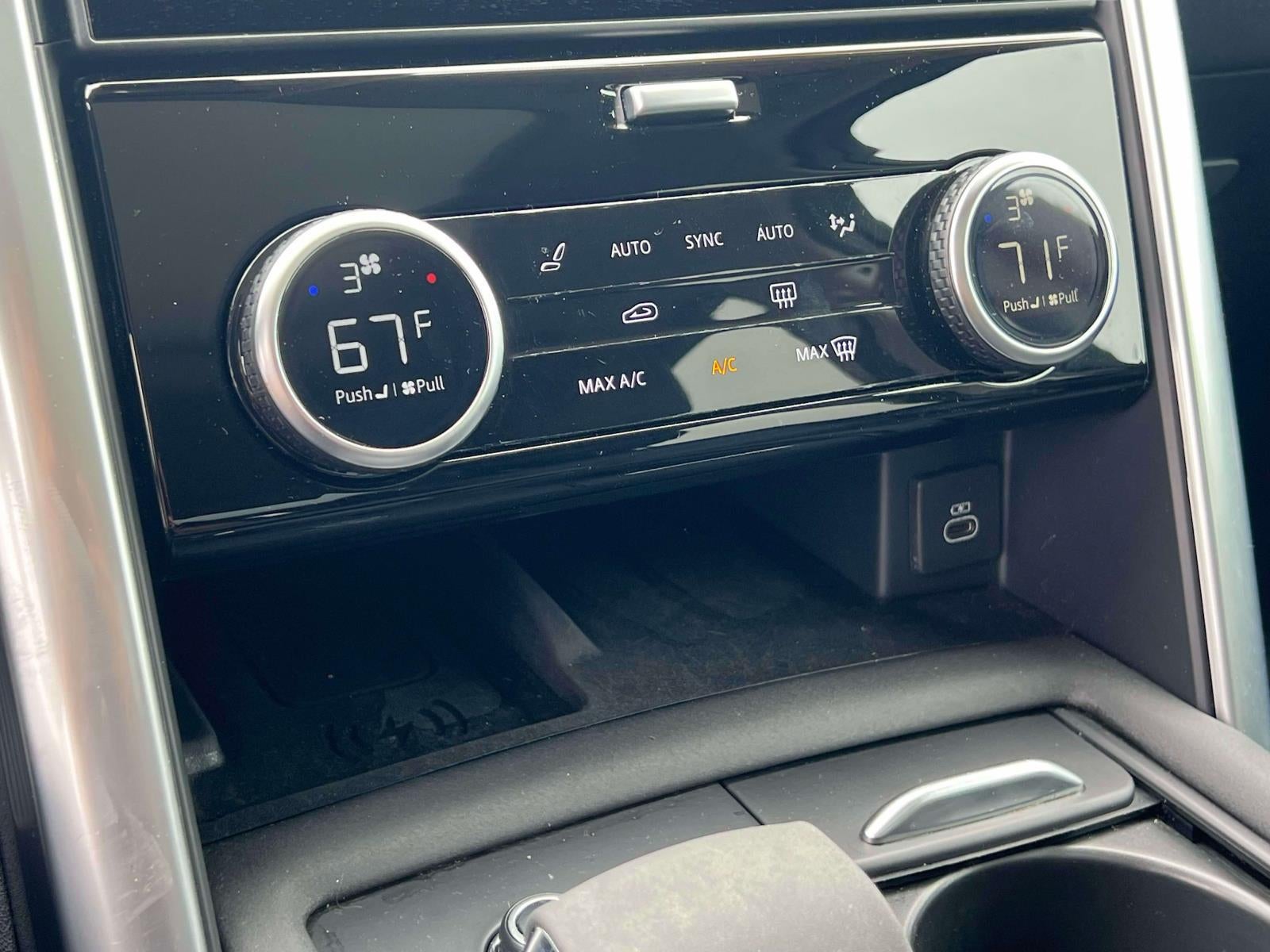 2024 Land Rover Discovery P300 S