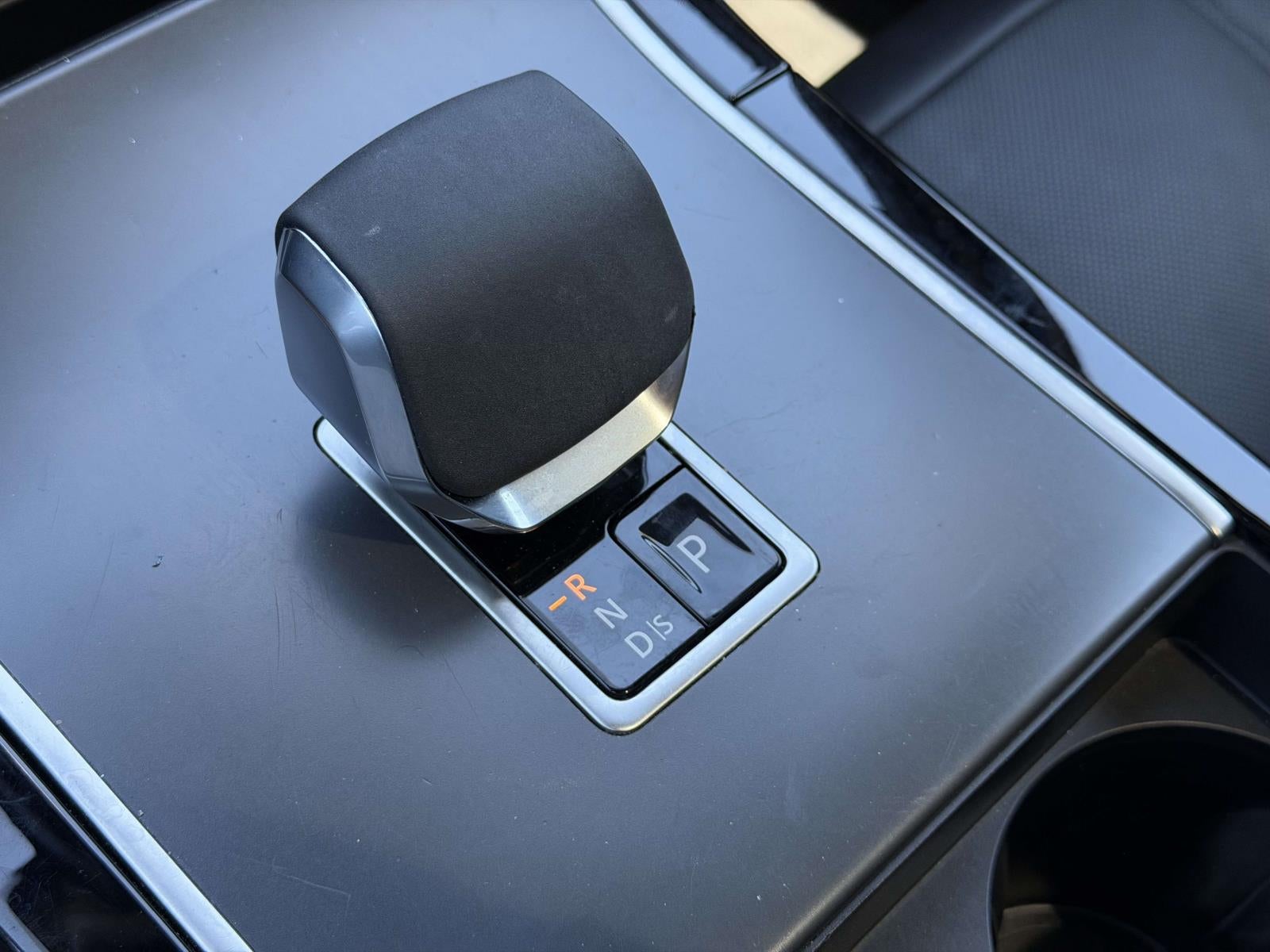2025 Land Rover Range Rover Velar P250 Dynamic SE
