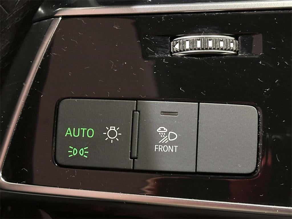 2025 Audi Q8 Premium 55 TFSI quattro