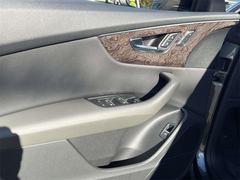 2020 Audi Q8 Premium Plus 55 TFSI quattro Tiptronic