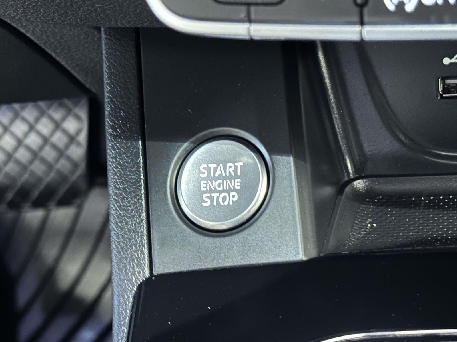 2024 Audi A4 Premium 45 TFSI S line quattro S tronic