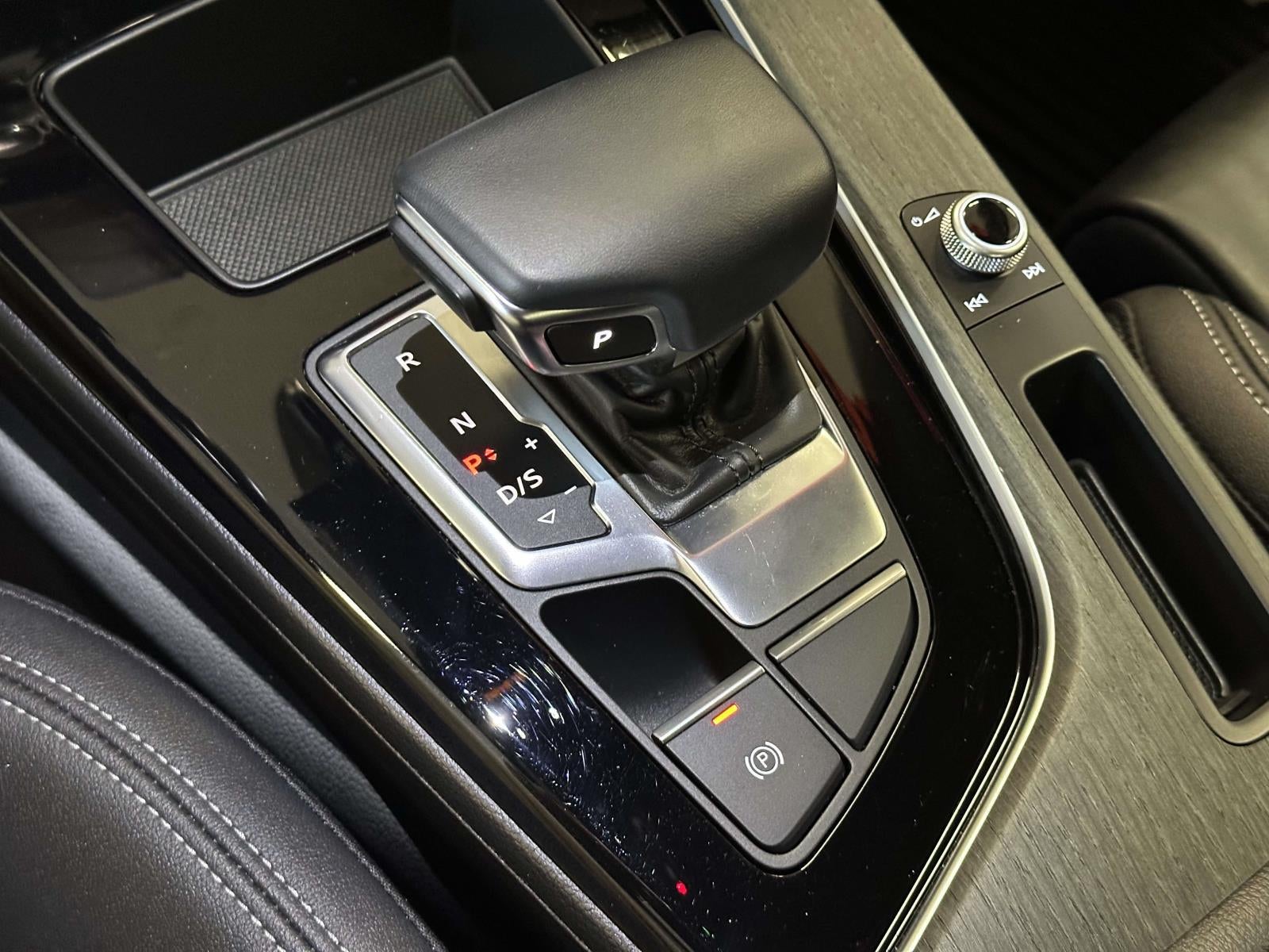 2024 Audi A4 Premium 45 TFSI S line quattro S tronic