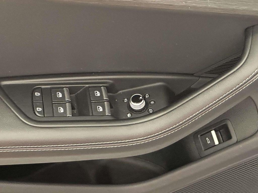 2024 Audi A4 Premium Plus 45 TFSI S line quattro S tronic
