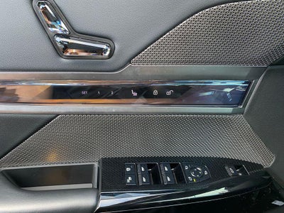 2025 BMW 740i xDrive