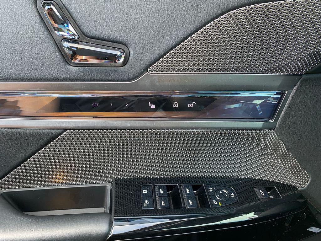 2025 BMW 740i xDrive
