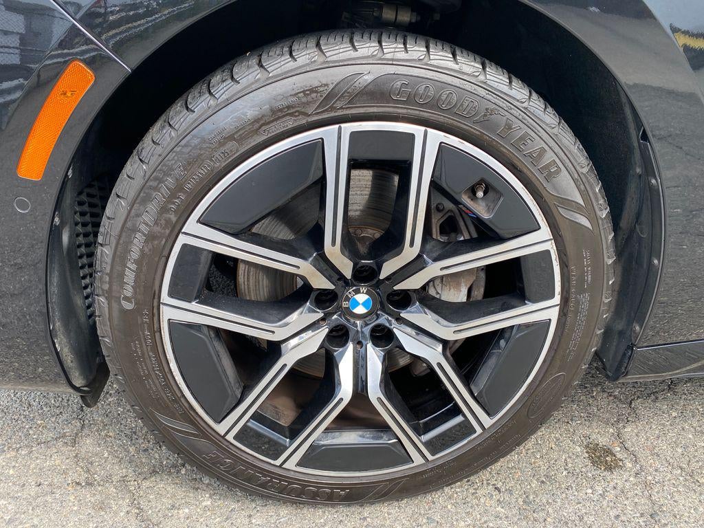 2025 BMW 740i xDrive