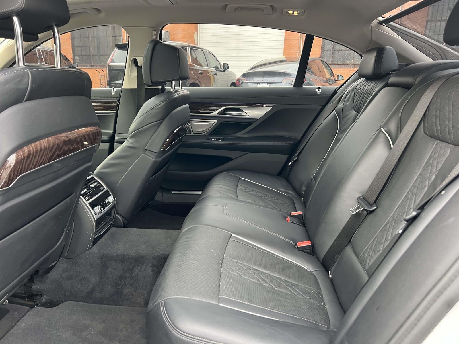 2021 BMW 750i xDrive