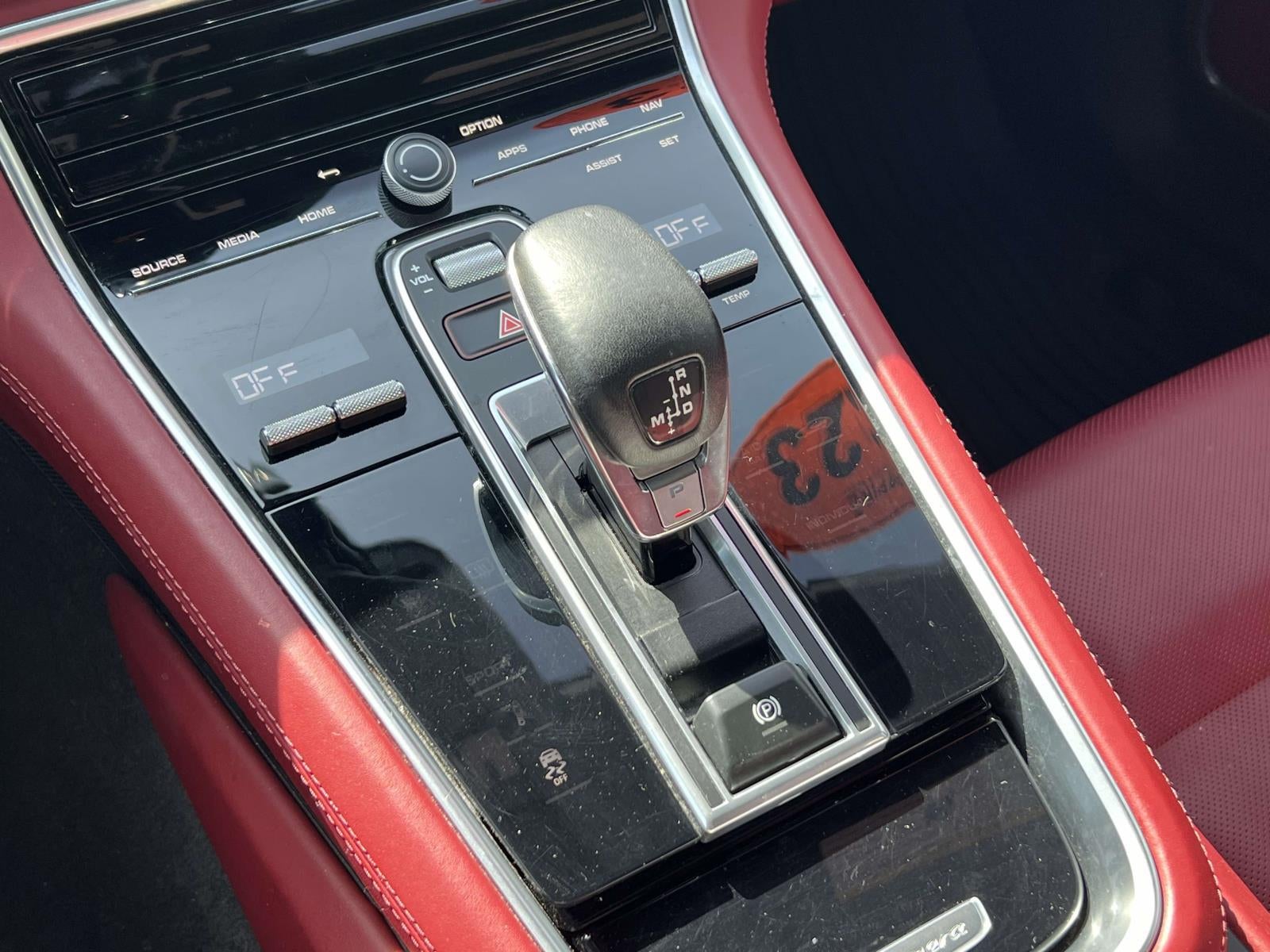 2023 Porsche Panamera 4 Platinum Edition