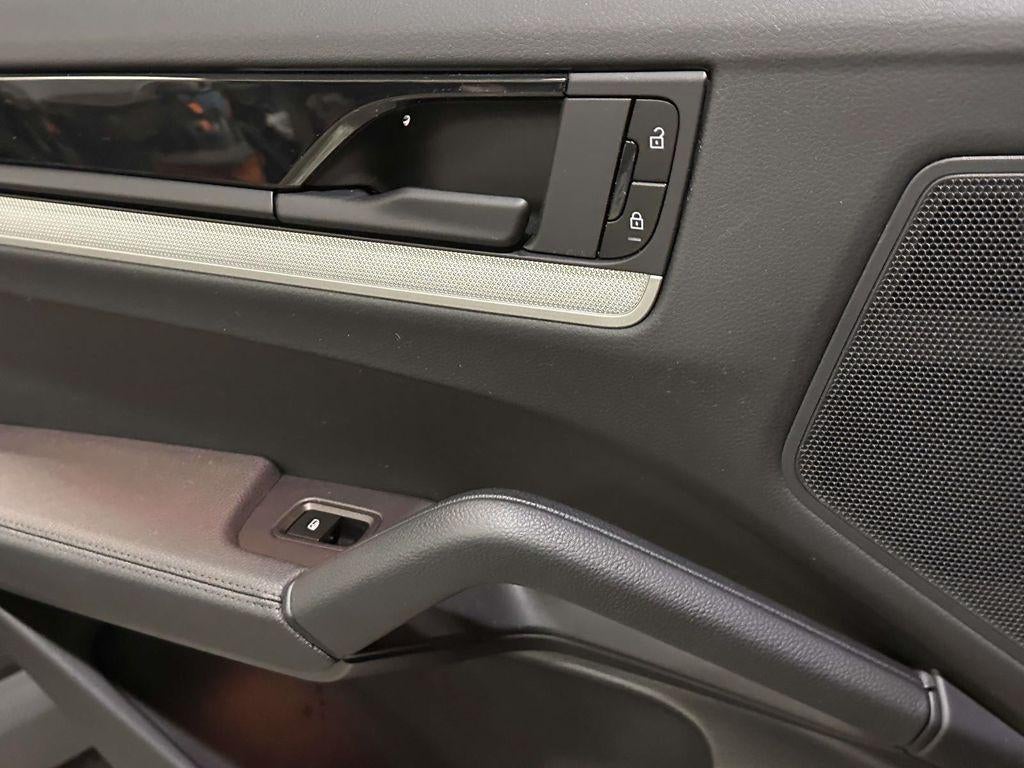 2025 Porsche Cayenne Base