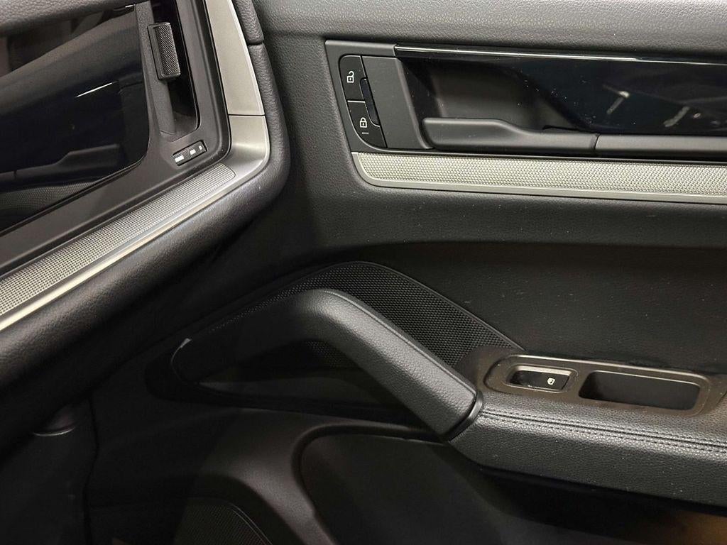 2025 Porsche Cayenne Base