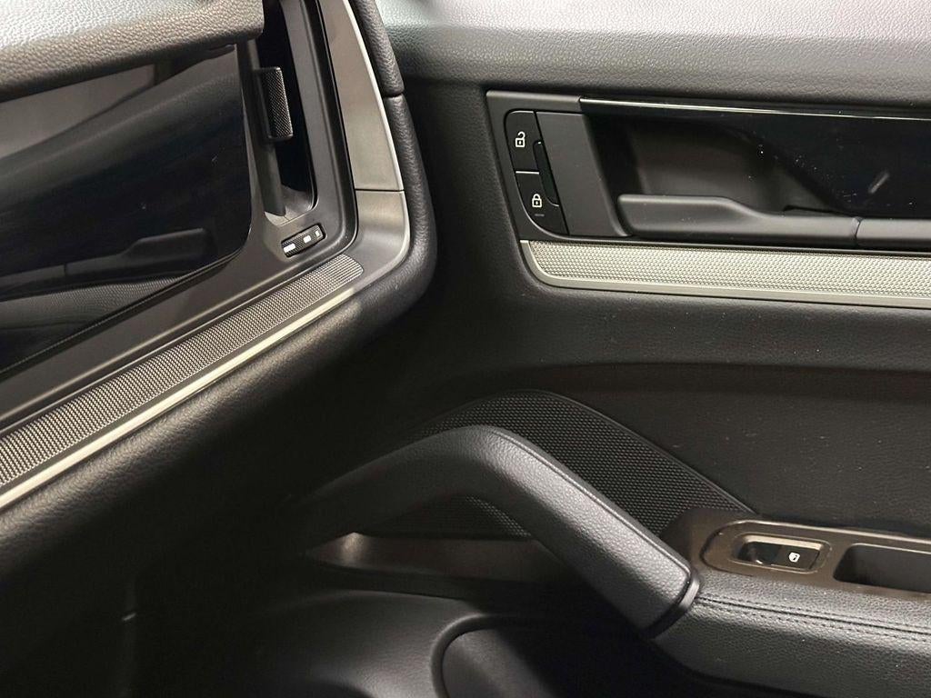 2025 Porsche Cayenne Base