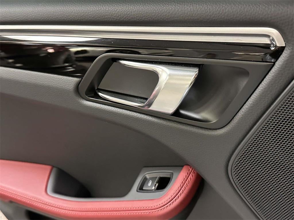 2024 Porsche Macan S