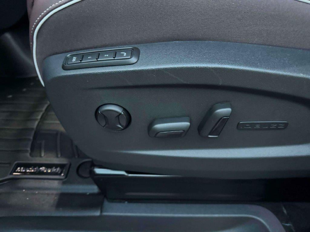 2025 Volkswagen ID. Buzz Pro S Plus with 4MOTION